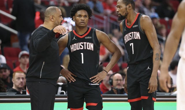 世预赛手机观看平台-一球员能优化火箭的空间 为何乌度卡不爱用 或加剧休赛期离队概率