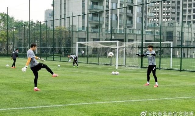 世界杯预选赛下载-广州队热身2比2亚泰 阿兰回归首球埃里克破门