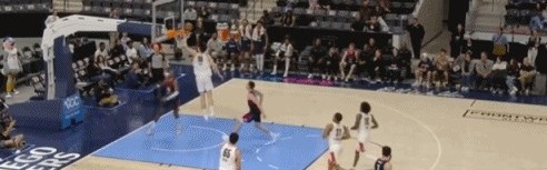 世预赛高清直播入口-防守确实好起来了！杨瀚森先送钉板大帽 随后贴防逼迫对手失误