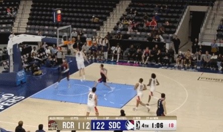 世预赛高清直播入口-防守确实好起来了！杨瀚森先送钉板大帽 随后贴防逼迫对手失误