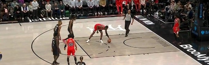 世界杯预选赛下载-拉开比分！篮网第二节3分半时间打出一波15-0高潮 领先公牛到19分